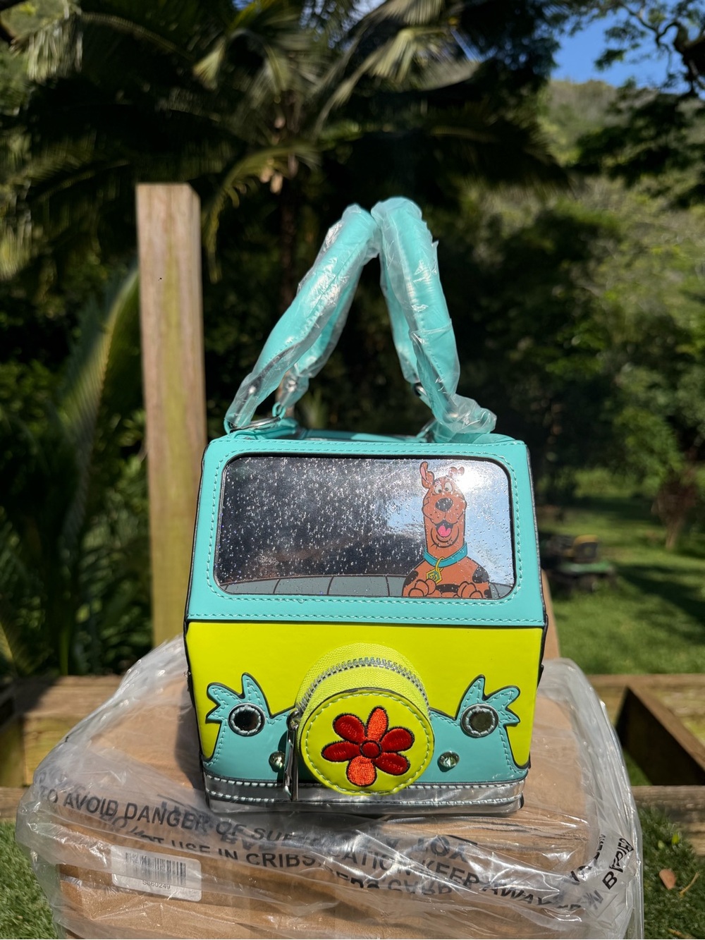 Dolls kill Scoobydoo The Mystery Machine weekender bag - Picture 5 of 8